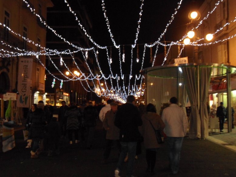 Avellino 2012 il Corso di notte.jpg (82163 byte)